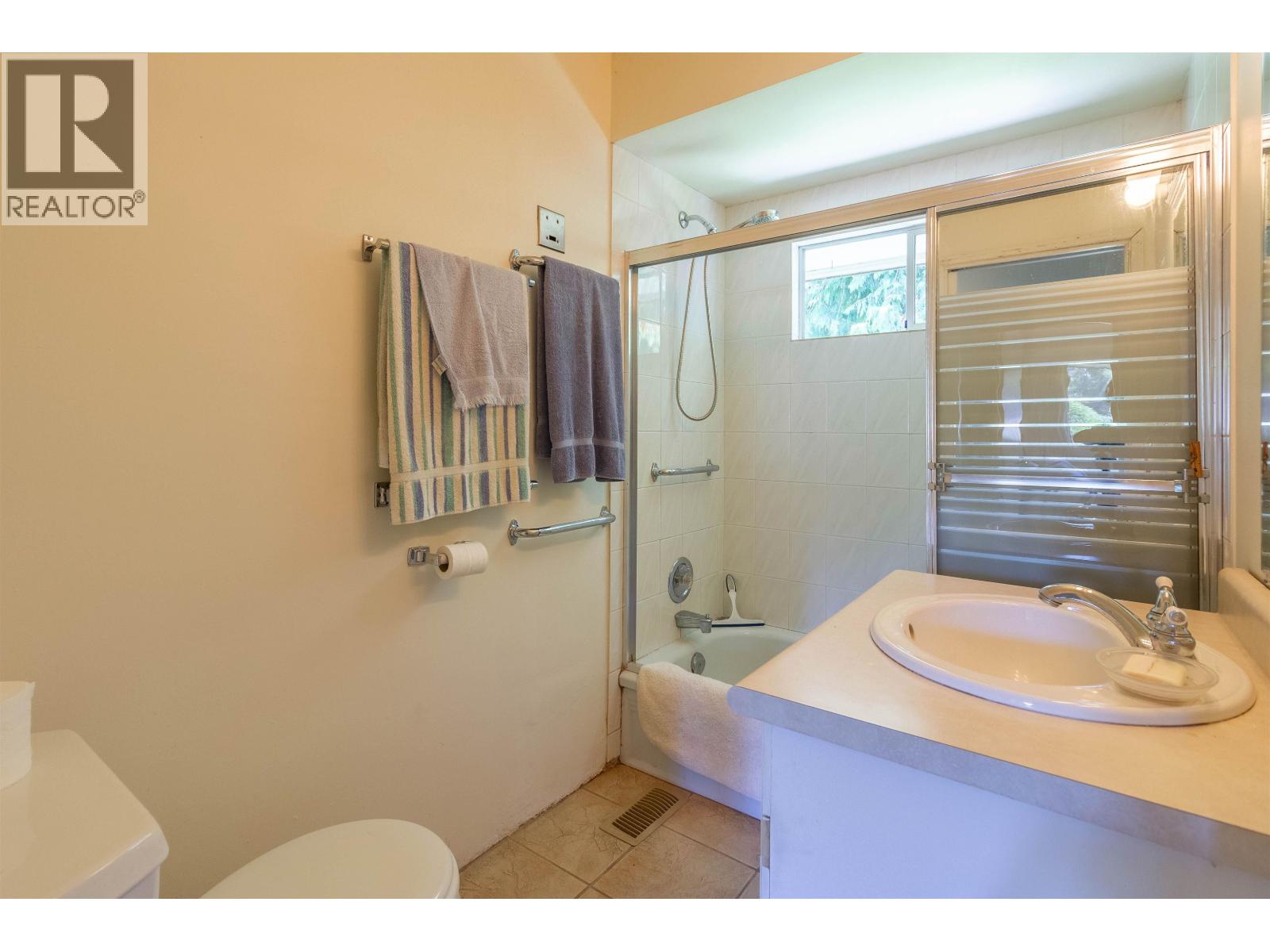 446 Northcliffe Crescent, Burnaby, British Columbia  V5A 1A1 - Photo 23 - R3162426