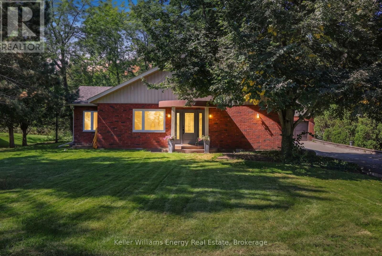 60 Bayside Avenue, Tay, Ontario  L0K 2A0 - Photo 1 - S13756342