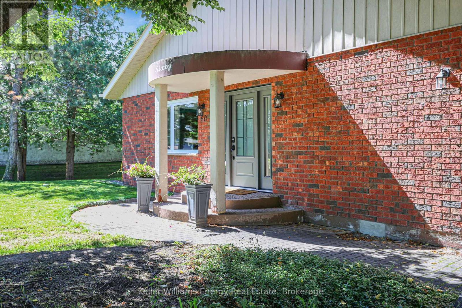 60 Bayside Avenue, Tay, Ontario  L0K 2A0 - Photo 4 - S13756342