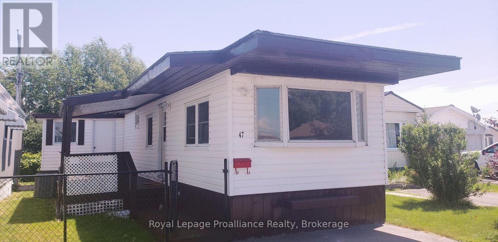 47 - 311 Dundas Street E, Quinte West, Ontario  K8V 3E5 - Photo 2 - X13756374