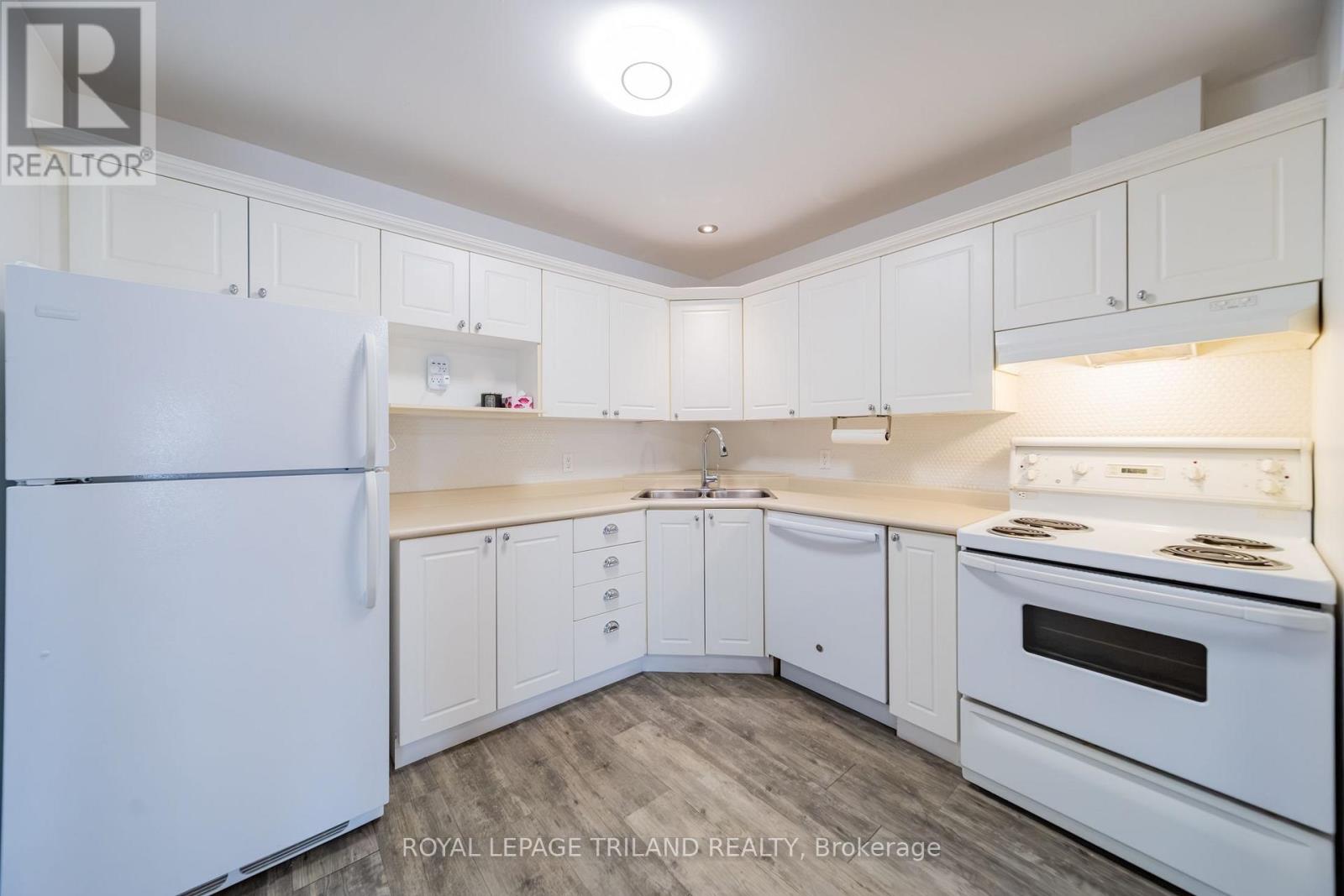 5 - 8 Oak Street, Lambton Shores, Ontario  N0M 1T0 - Photo 18 - X13756434