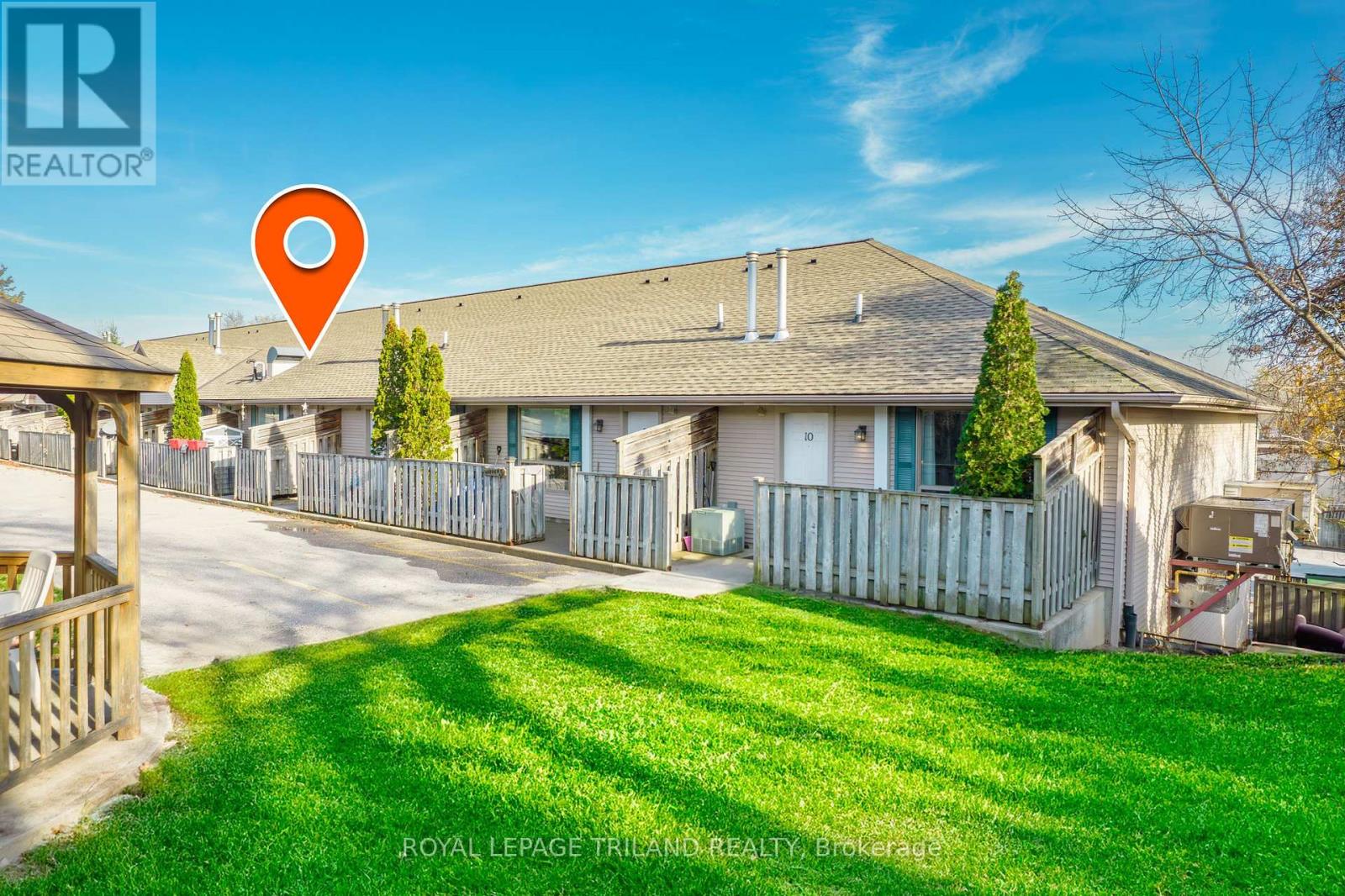 5 - 8 Oak Street, Lambton Shores, Ontario  N0M 1T0 - Photo 2 - X13756434