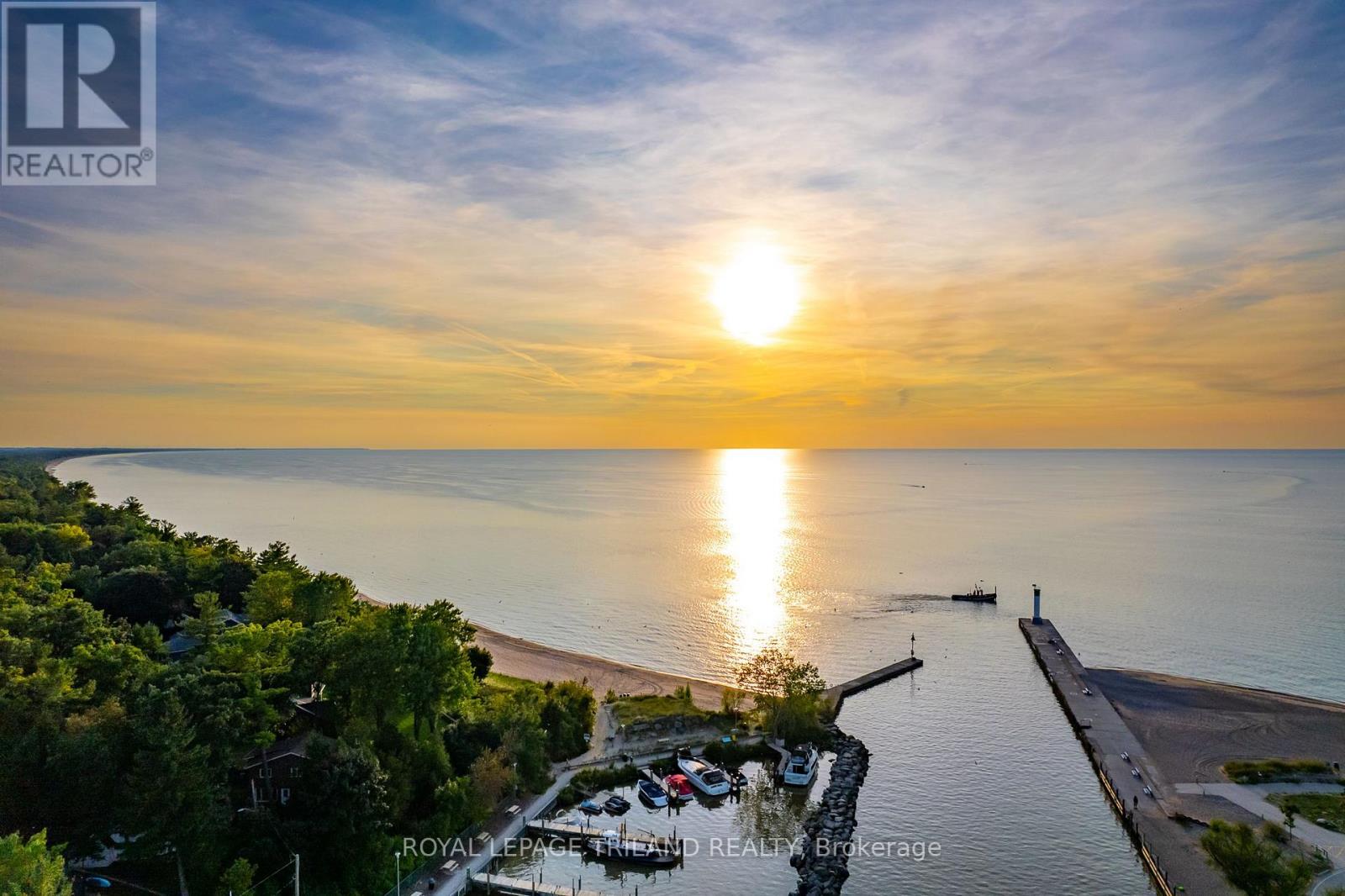 5 - 8 Oak Street, Lambton Shores, Ontario  N0M 1T0 - Photo 8 - X13756434