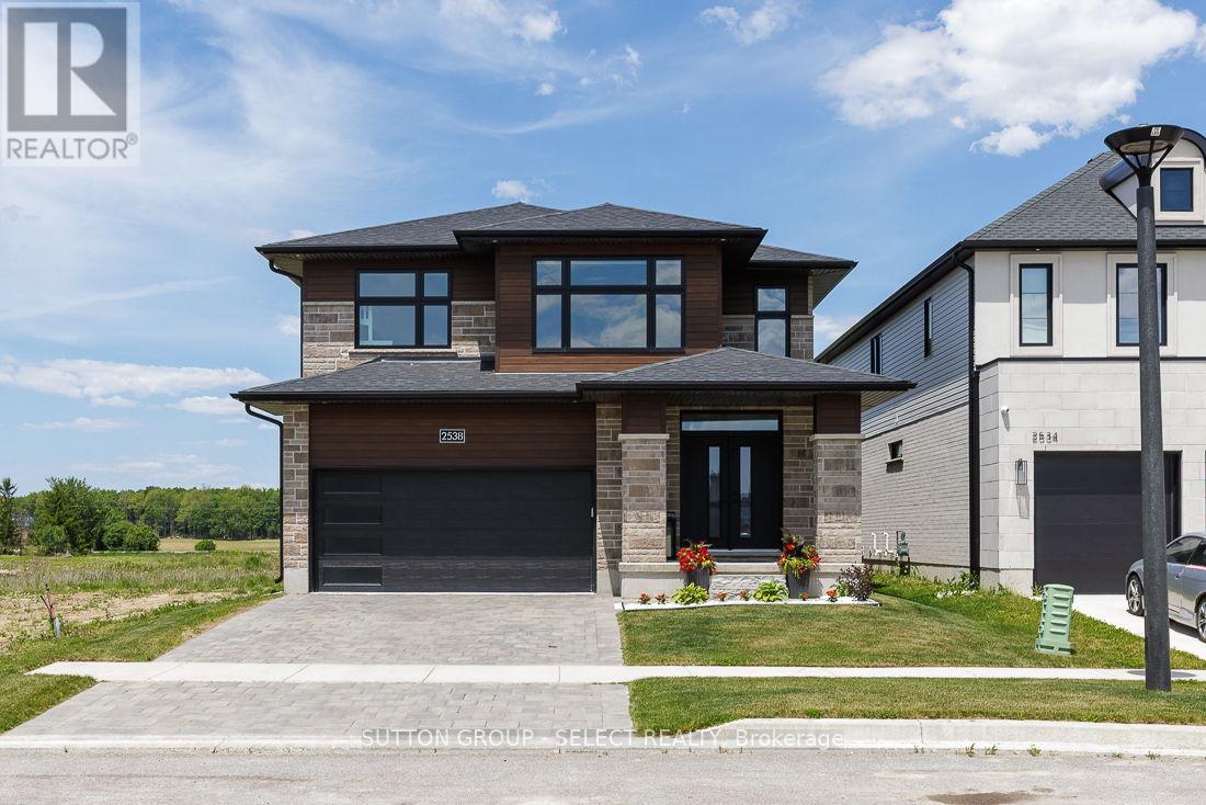 2538 BUROAK DRIVE, London North, Ontario