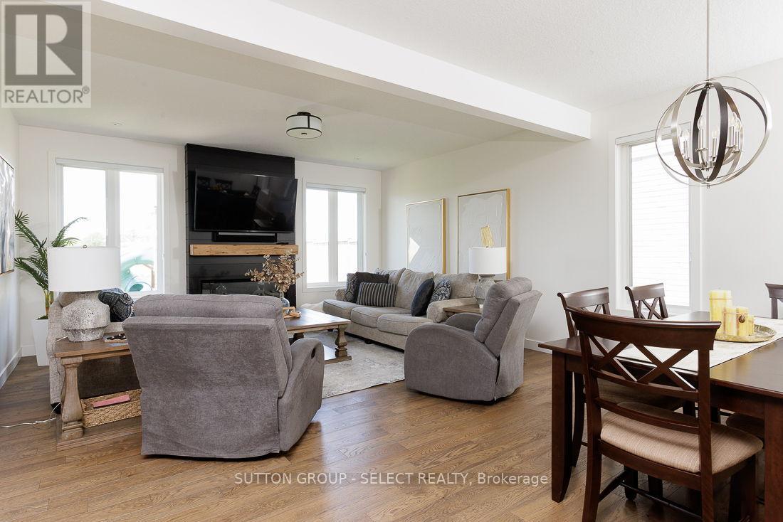 2538 Buroak Drive, London North, Ontario  N6G 3X7 - Photo 5 - X13756456