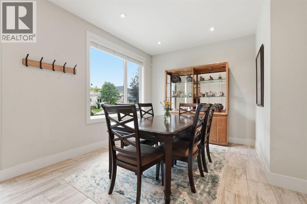 2418 24a Street SW, Calgary, Alberta  T3E 1W1 - Photo 6 - A2342776