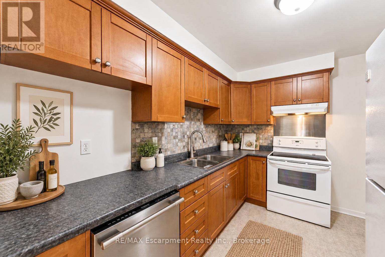 52 - 2380 Bromsgrove Road, Mississauga, Ontario  L5J 4E6 - Photo 11 - W13756322
