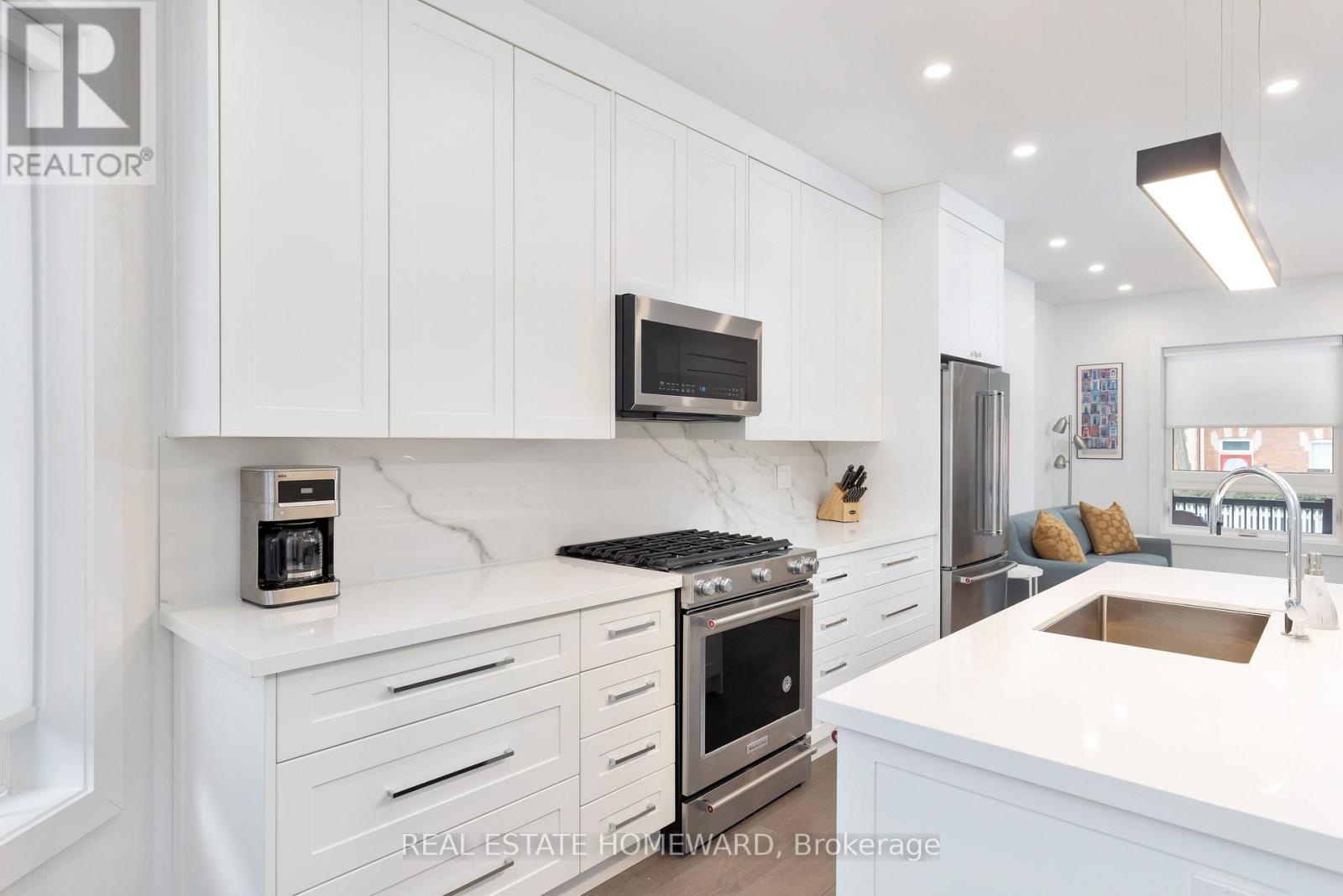 6 Halton Street, Toronto, Ontario  M6J 1R3 - Photo 7 - C13756338