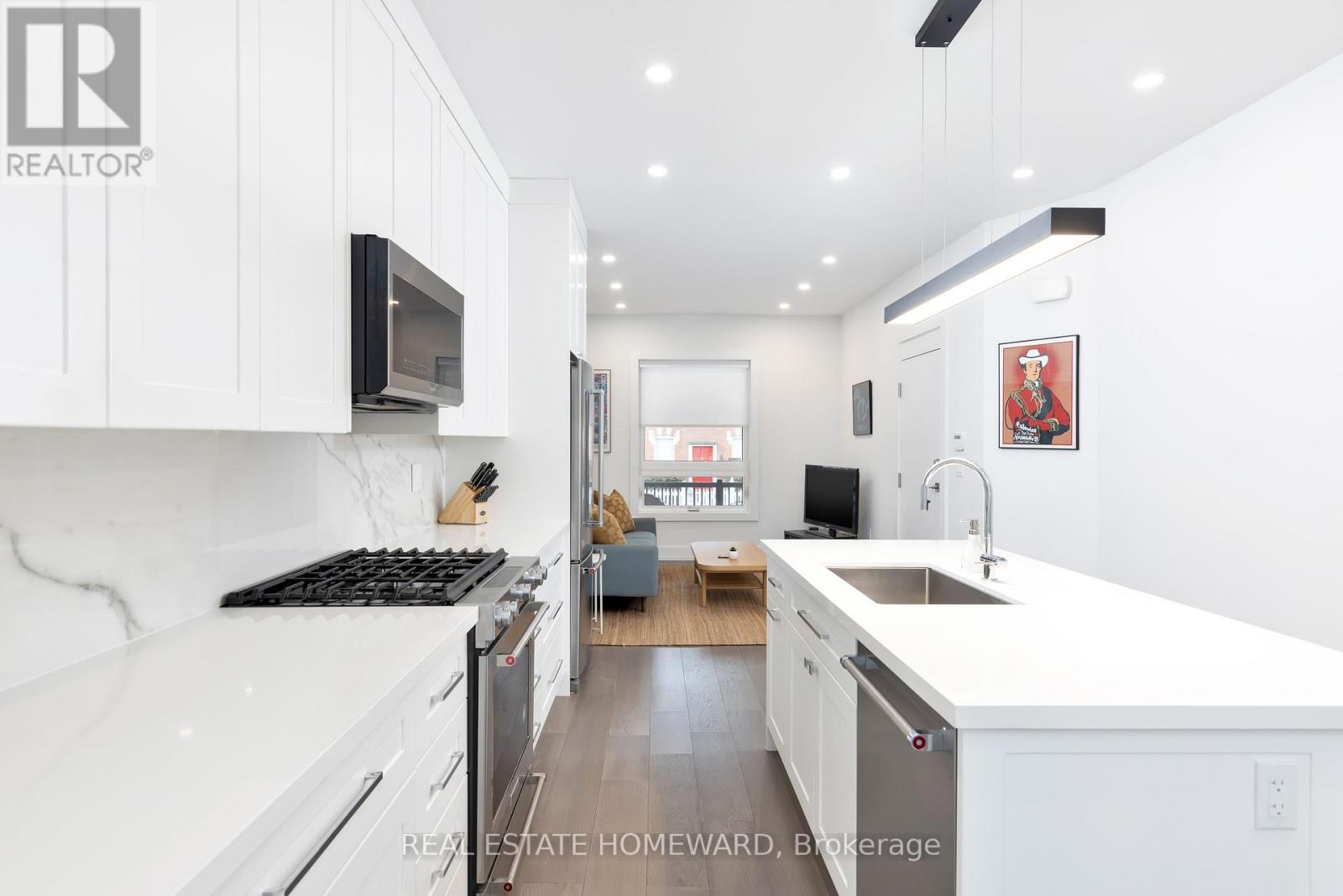 6 Halton Street, Toronto, Ontario  M6J 1R3 - Photo 8 - C13756338