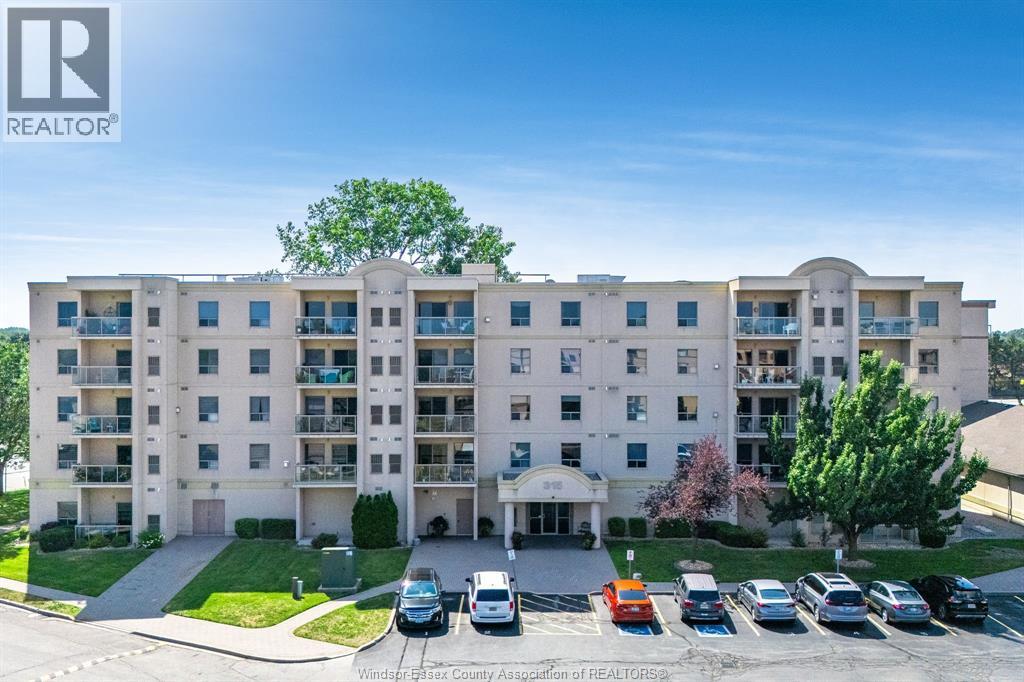 315 Village Grove Unit# 305, Tecumseh, Ontario