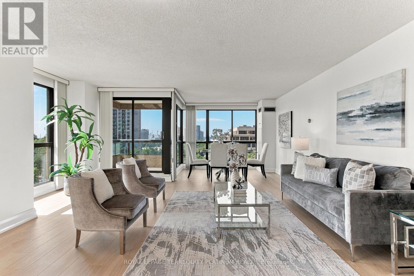 802 - 1 Concorde Place, Toronto, Ontario  M3C 3K6 - Photo 1 - C13756412