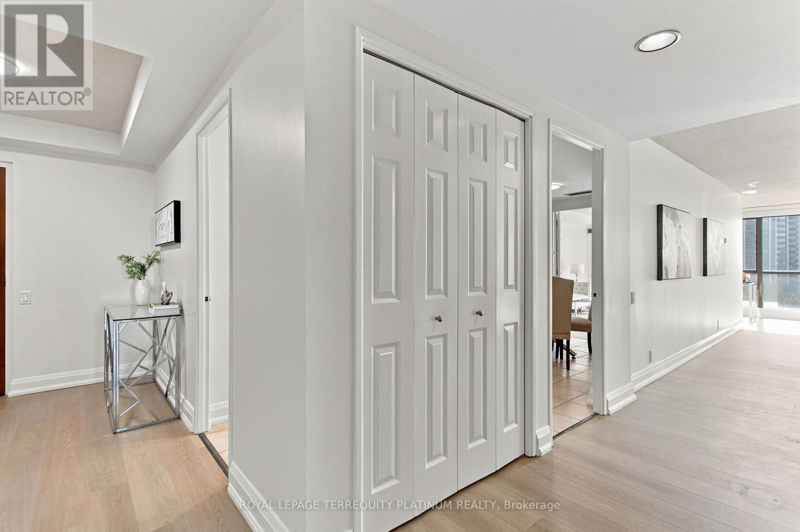 802 - 1 Concorde Place, Toronto, Ontario  M3C 3K6 - Photo 3 - C13756412