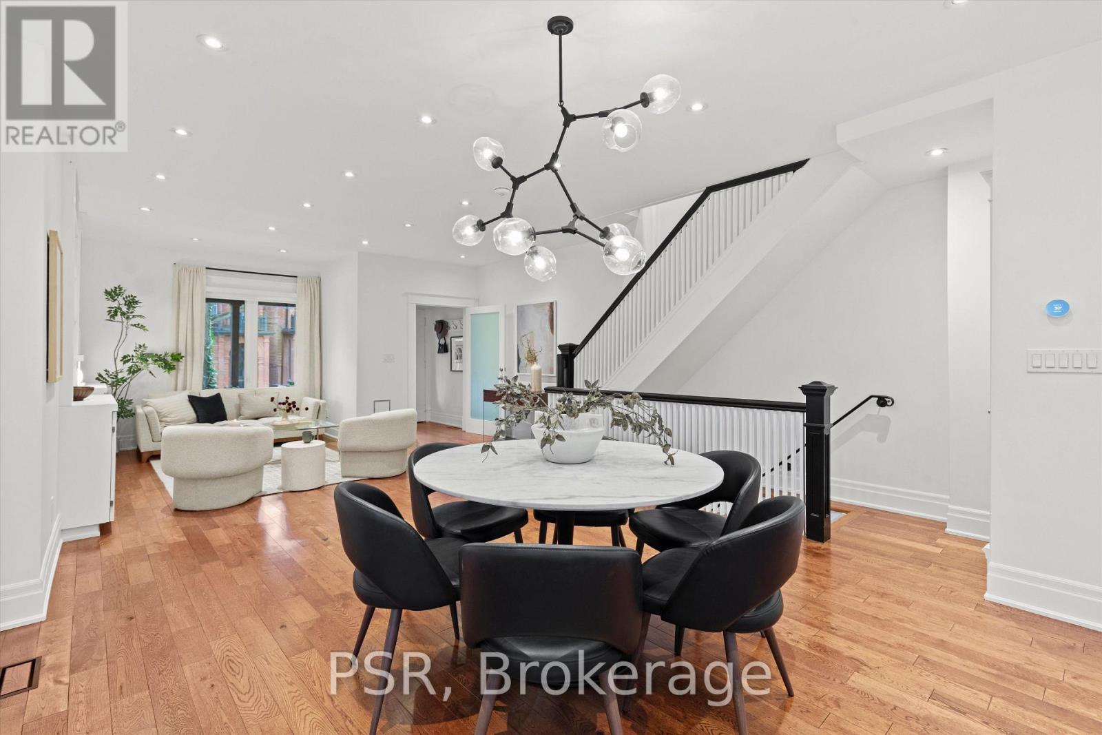 16 Mackenzie Crescent, Toronto, Ontario  M6J 1T1 - Photo 11 - C13756444