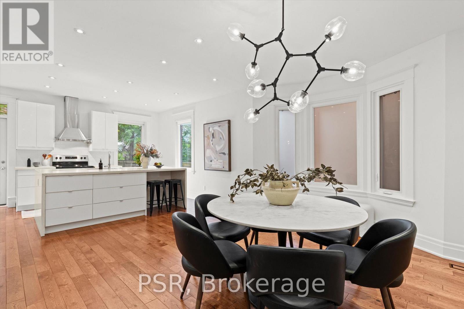 16 Mackenzie Crescent, Toronto, Ontario  M6J 1T1 - Photo 12 - C13756444