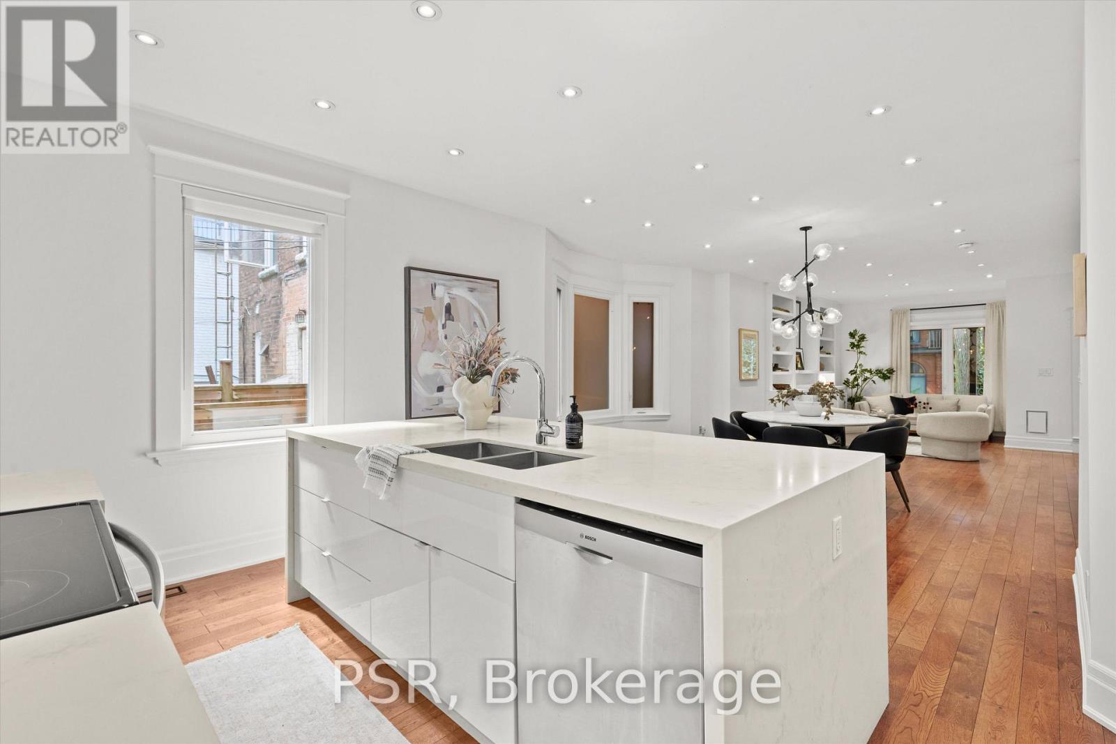 16 Mackenzie Crescent, Toronto, Ontario  M6J 1T1 - Photo 14 - C13756444