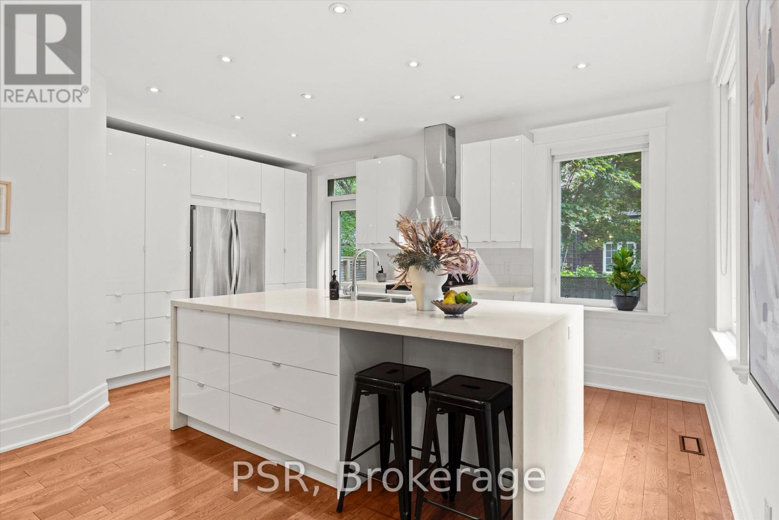 16 Mackenzie Crescent, Toronto, Ontario  M6J 1T1 - Photo 15 - C13756444
