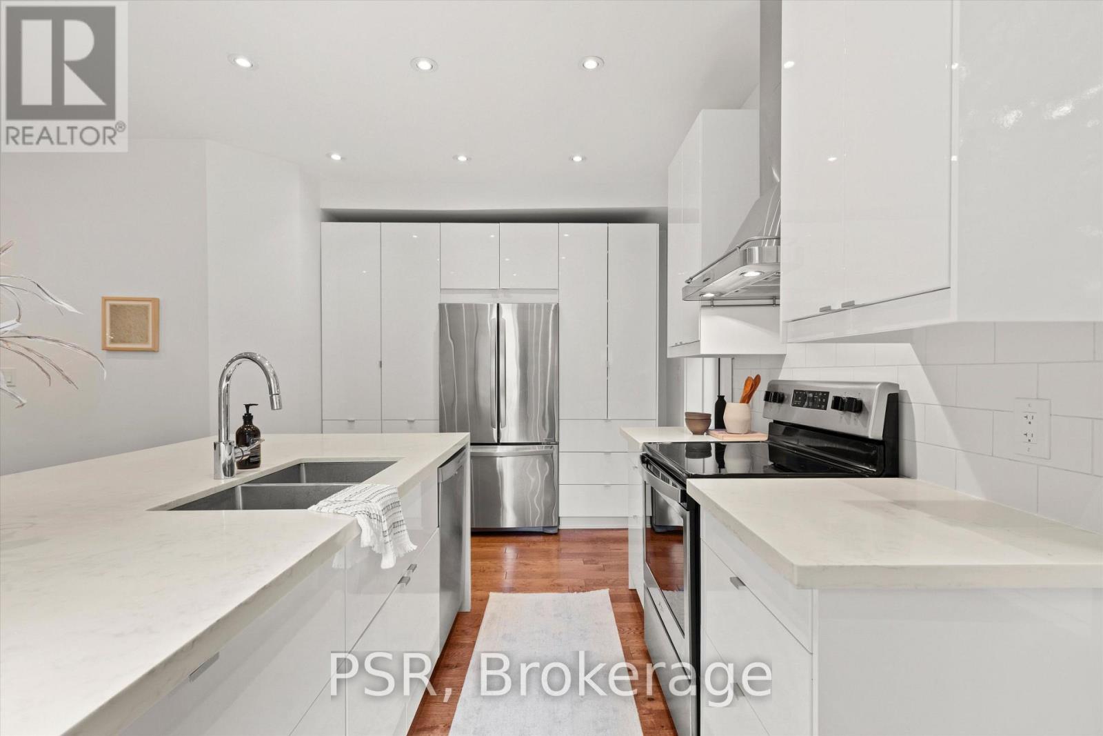 16 Mackenzie Crescent, Toronto, Ontario  M6J 1T1 - Photo 16 - C13756444