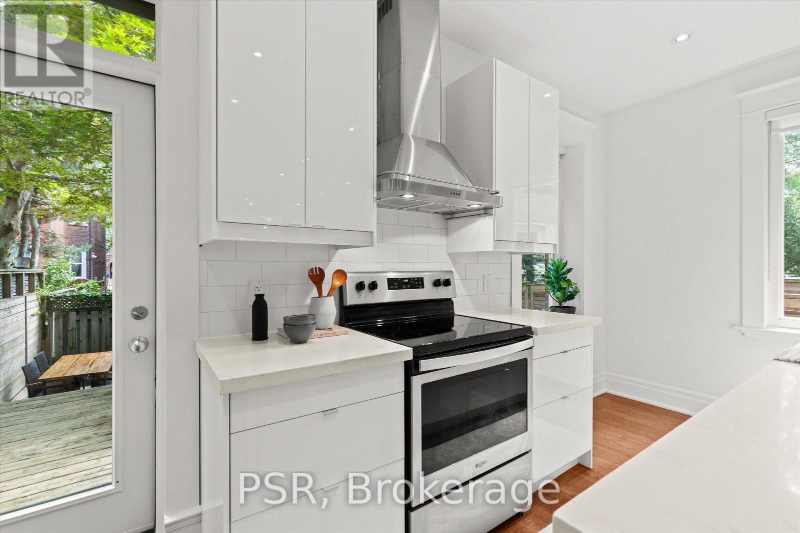 16 Mackenzie Crescent, Toronto, Ontario  M6J 1T1 - Photo 17 - C13756444
