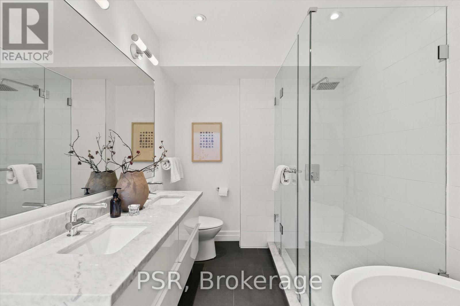 16 Mackenzie Crescent, Toronto, Ontario  M6J 1T1 - Photo 25 - C13756444