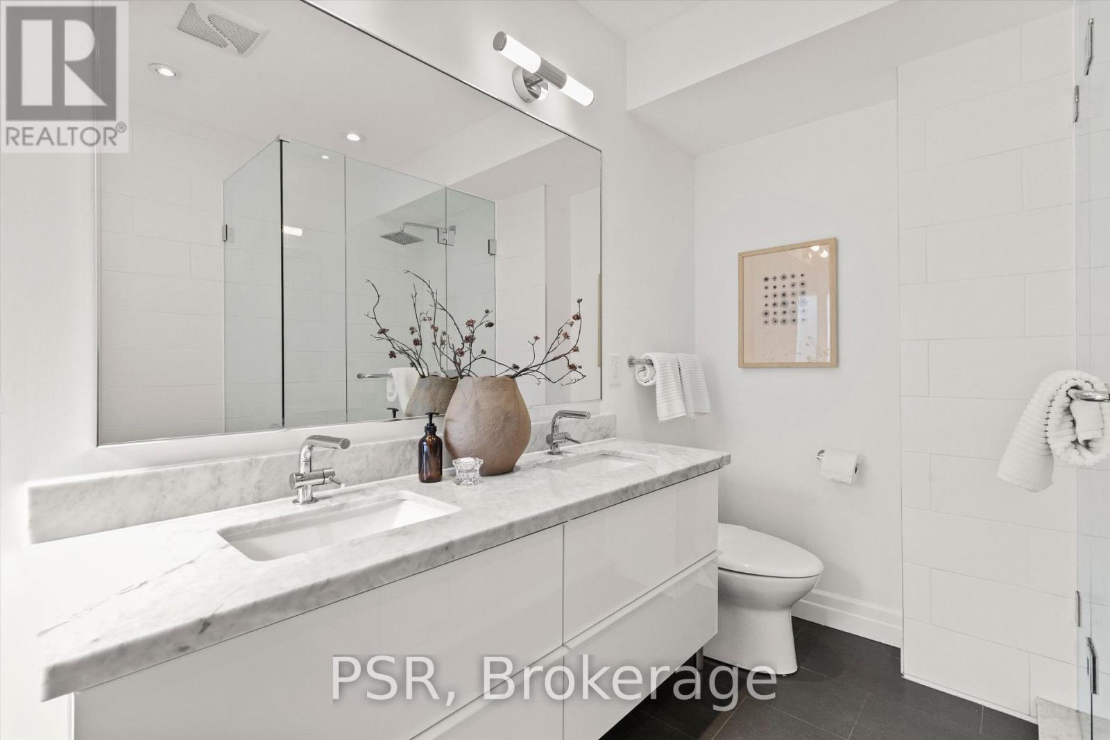 16 Mackenzie Crescent, Toronto, Ontario  M6J 1T1 - Photo 26 - C13756444