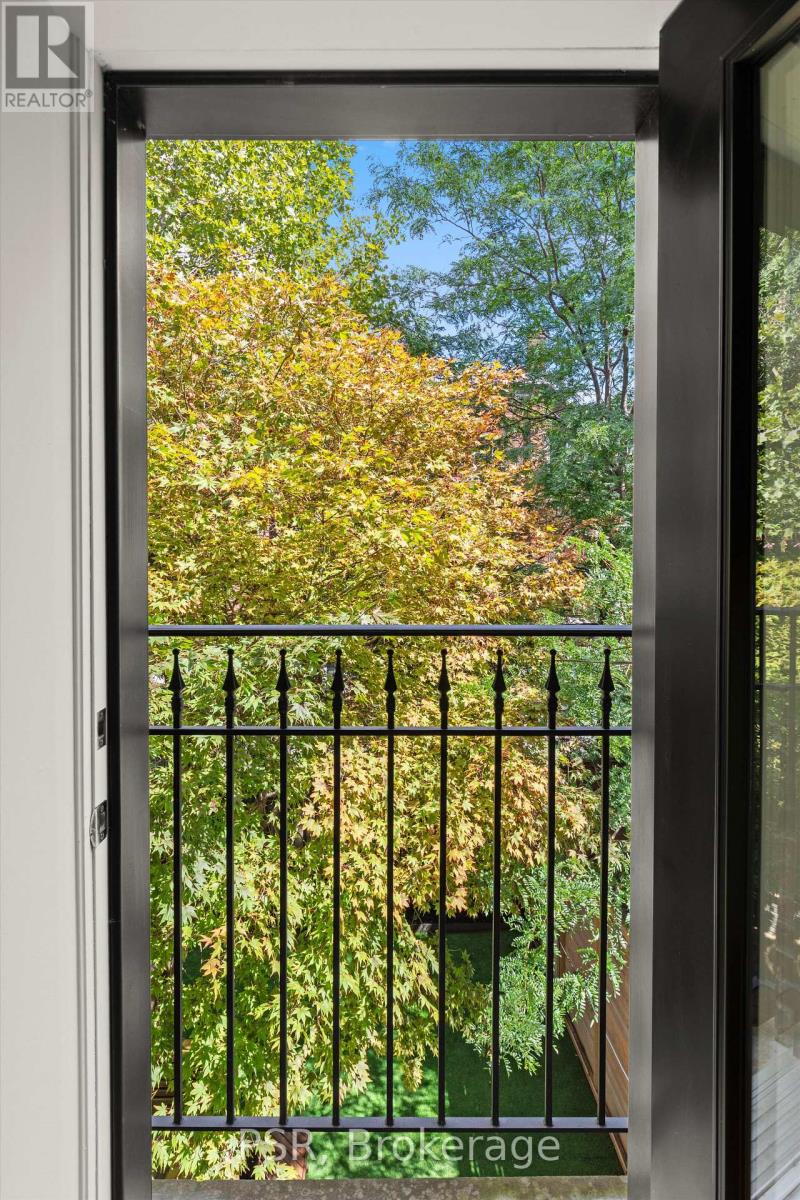 16 Mackenzie Crescent, Toronto, Ontario  M6J 1T1 - Photo 30 - C13756444