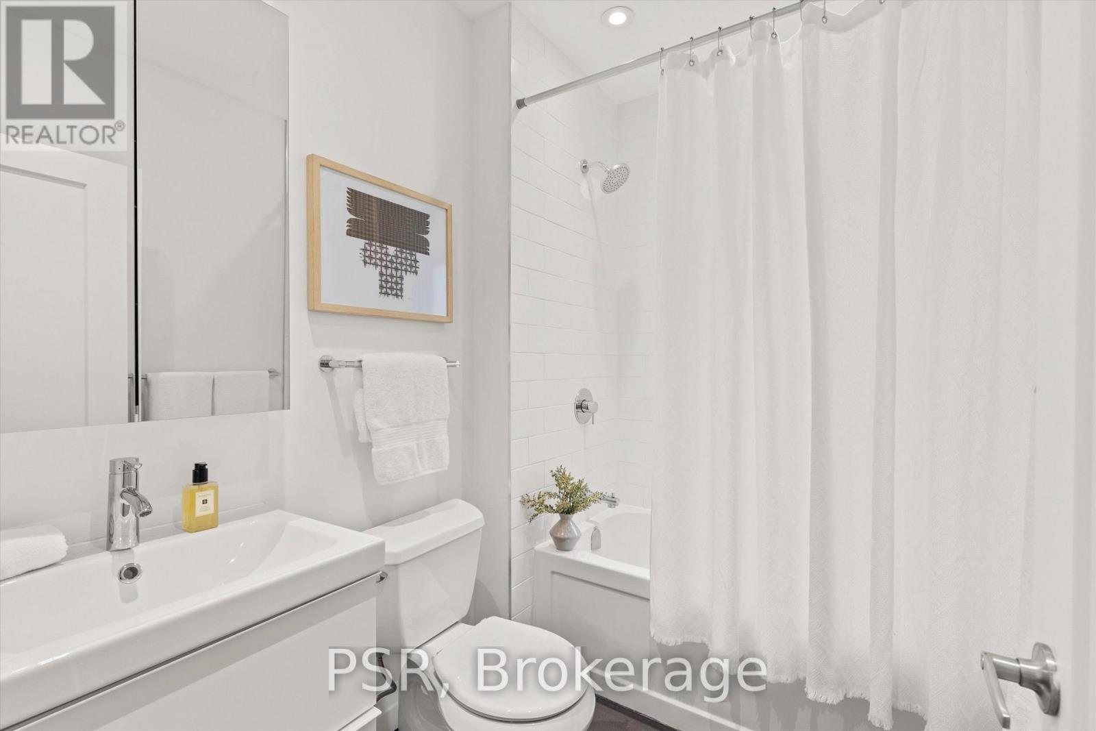 16 Mackenzie Crescent, Toronto, Ontario  M6J 1T1 - Photo 31 - C13756444