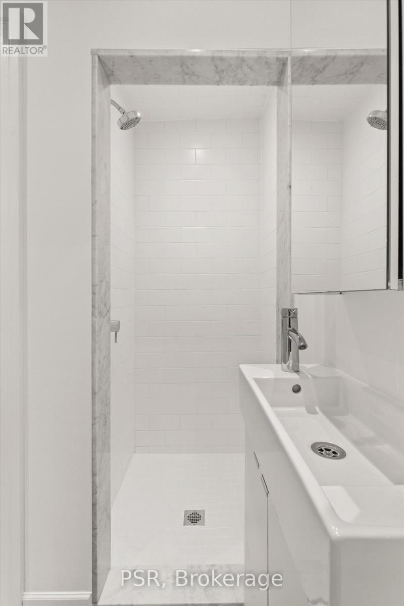 16 Mackenzie Crescent, Toronto, Ontario  M6J 1T1 - Photo 35 - C13756444
