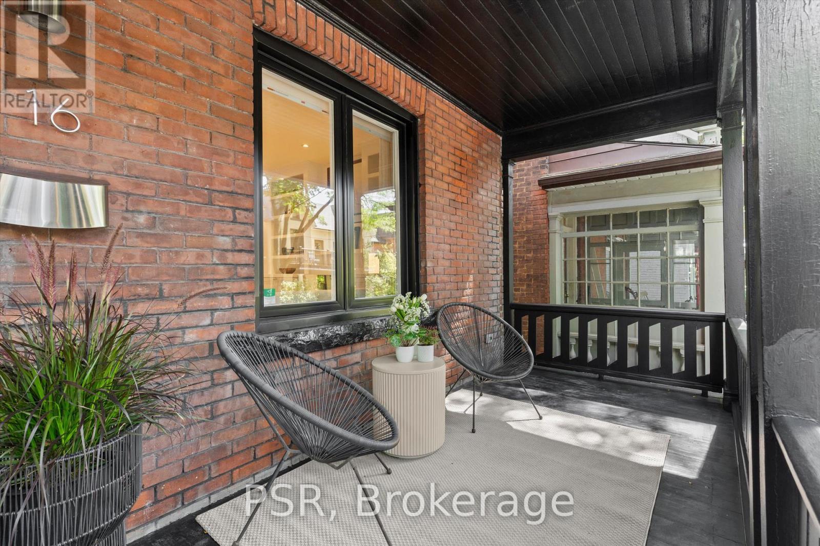 16 Mackenzie Crescent, Toronto, Ontario  M6J 1T1 - Photo 4 - C13756444