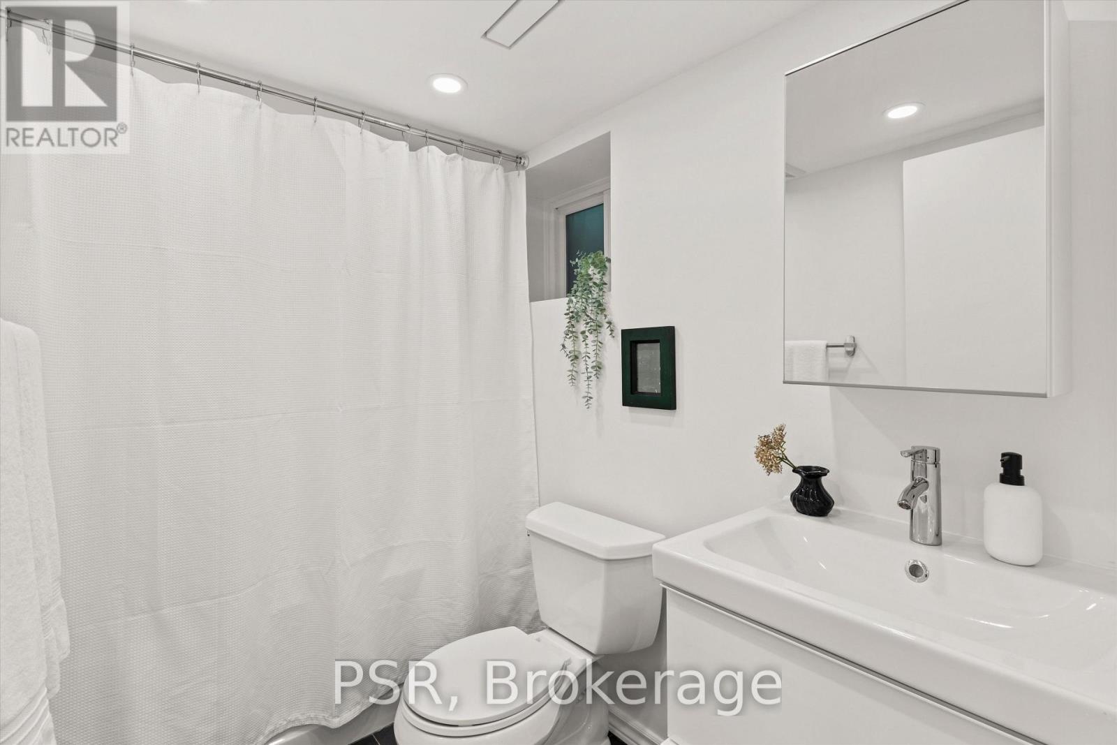 16 Mackenzie Crescent, Toronto, Ontario  M6J 1T1 - Photo 47 - C13756444