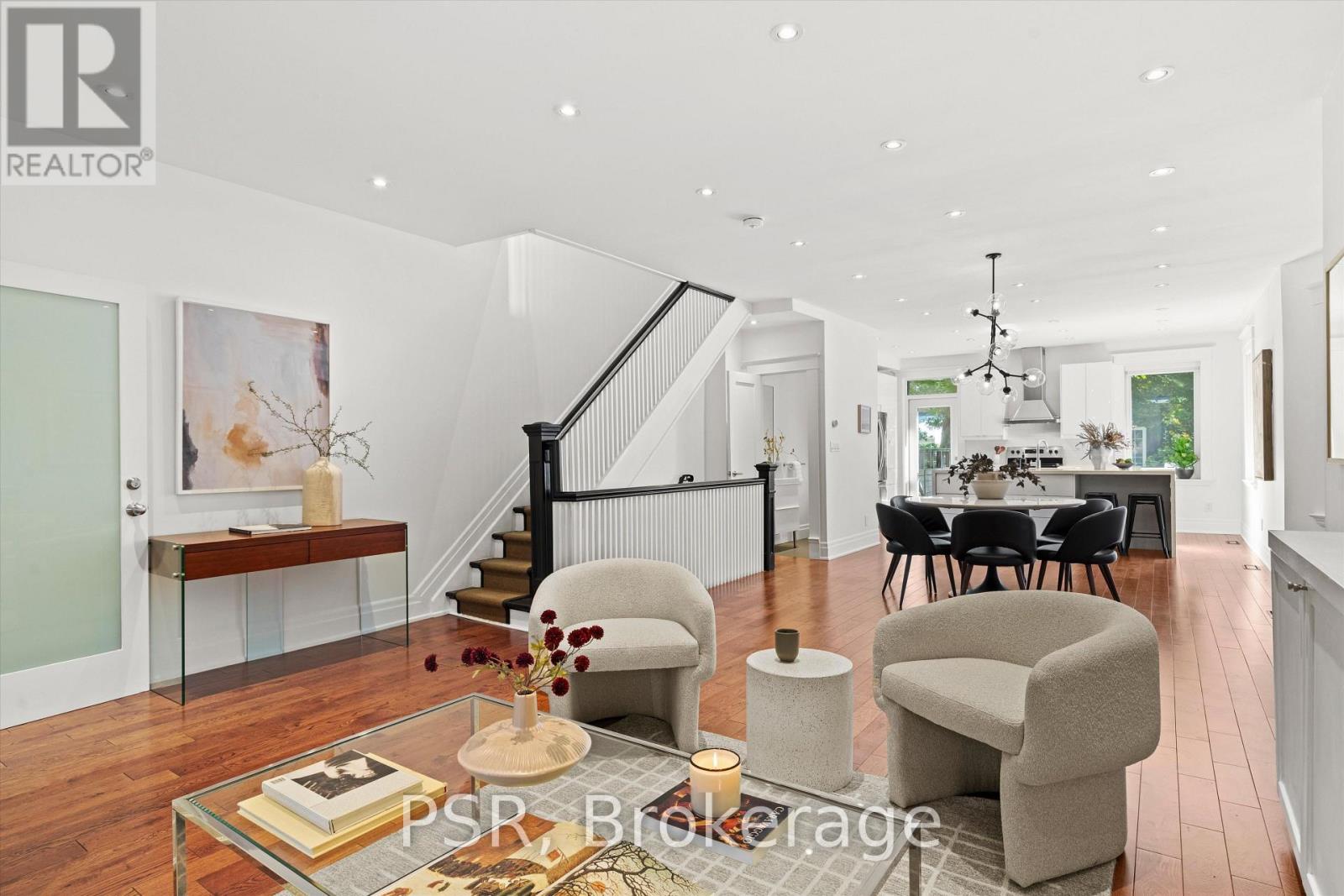 16 Mackenzie Crescent, Toronto, Ontario  M6J 1T1 - Photo 7 - C13756444
