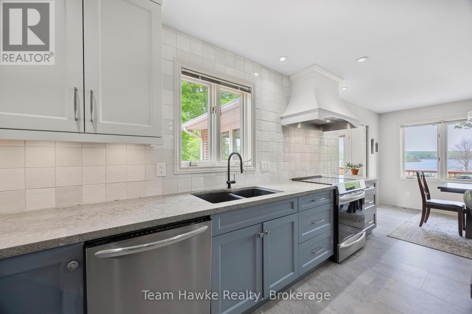 26 Jury Drive, Penetanguishene, Ontario  L9M 1G1 - Photo 15 - S13756260