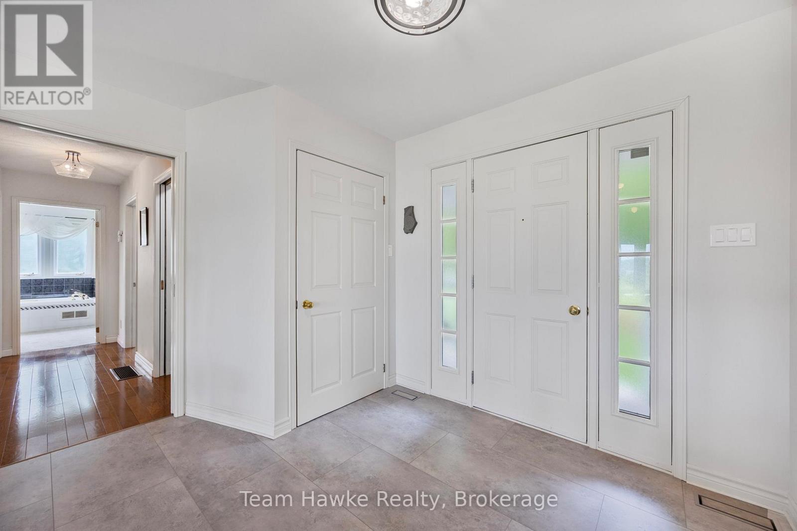 26 Jury Drive, Penetanguishene, Ontario  L9M 1G1 - Photo 4 - S13756260