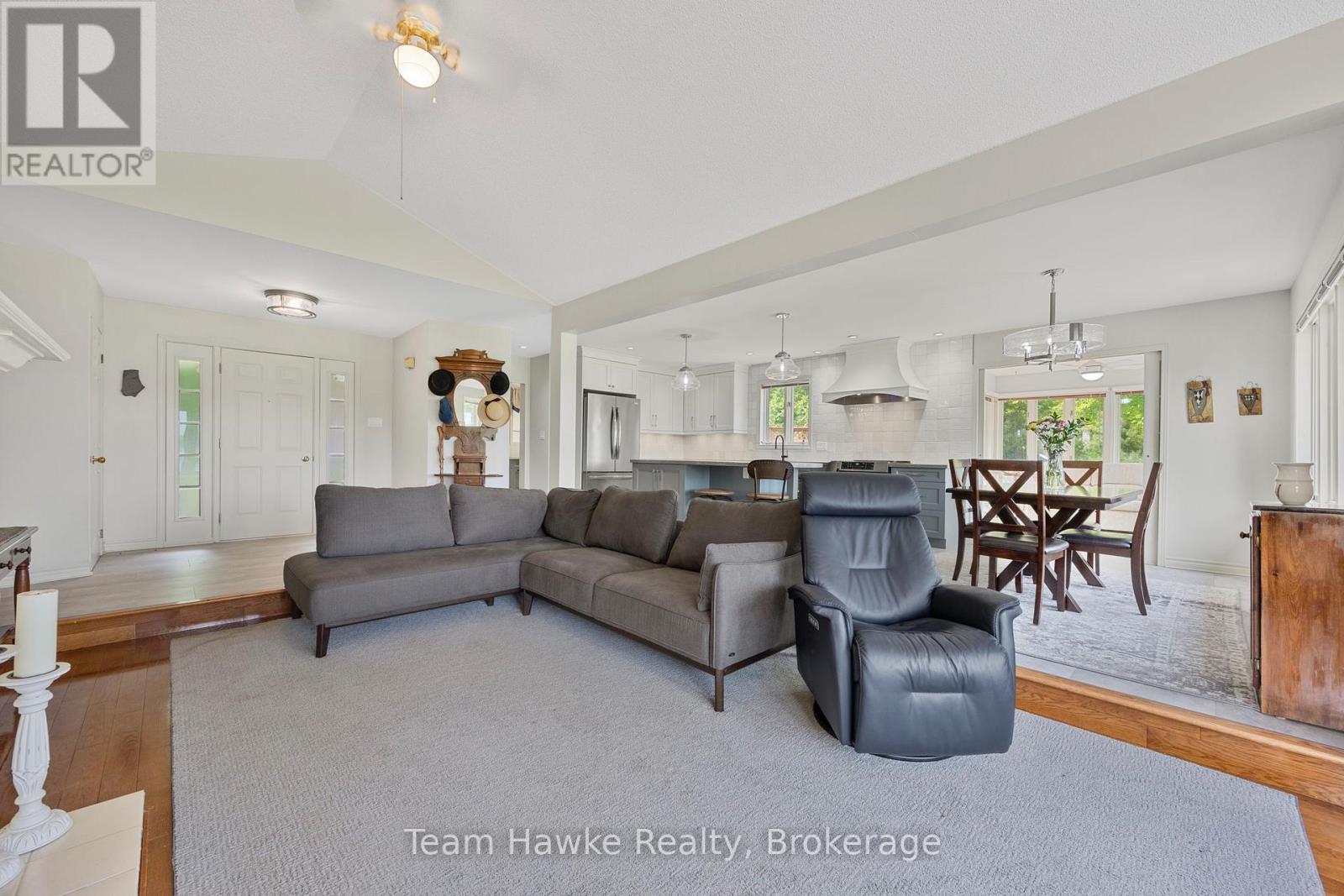 26 Jury Drive, Penetanguishene, Ontario  L9M 1G1 - Photo 9 - S13756260