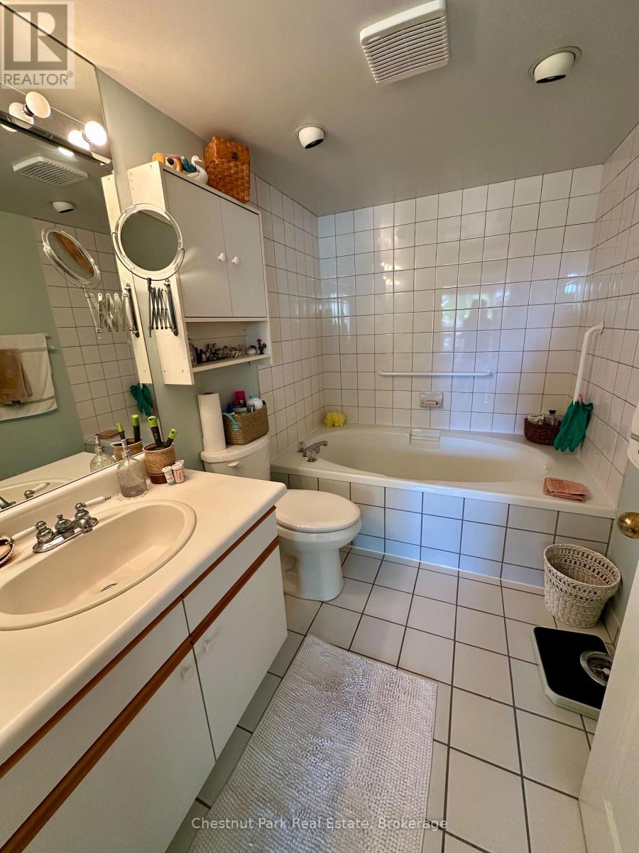 209 - 172 Eighth Street, Collingwood, Ontario  L9Y 4T2 - Photo 10 - S13756408