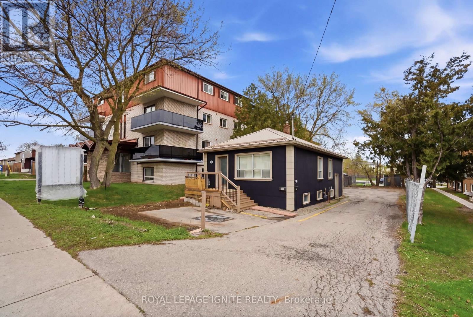 951 SIMCOE STREET N, Oshawa, Ontario