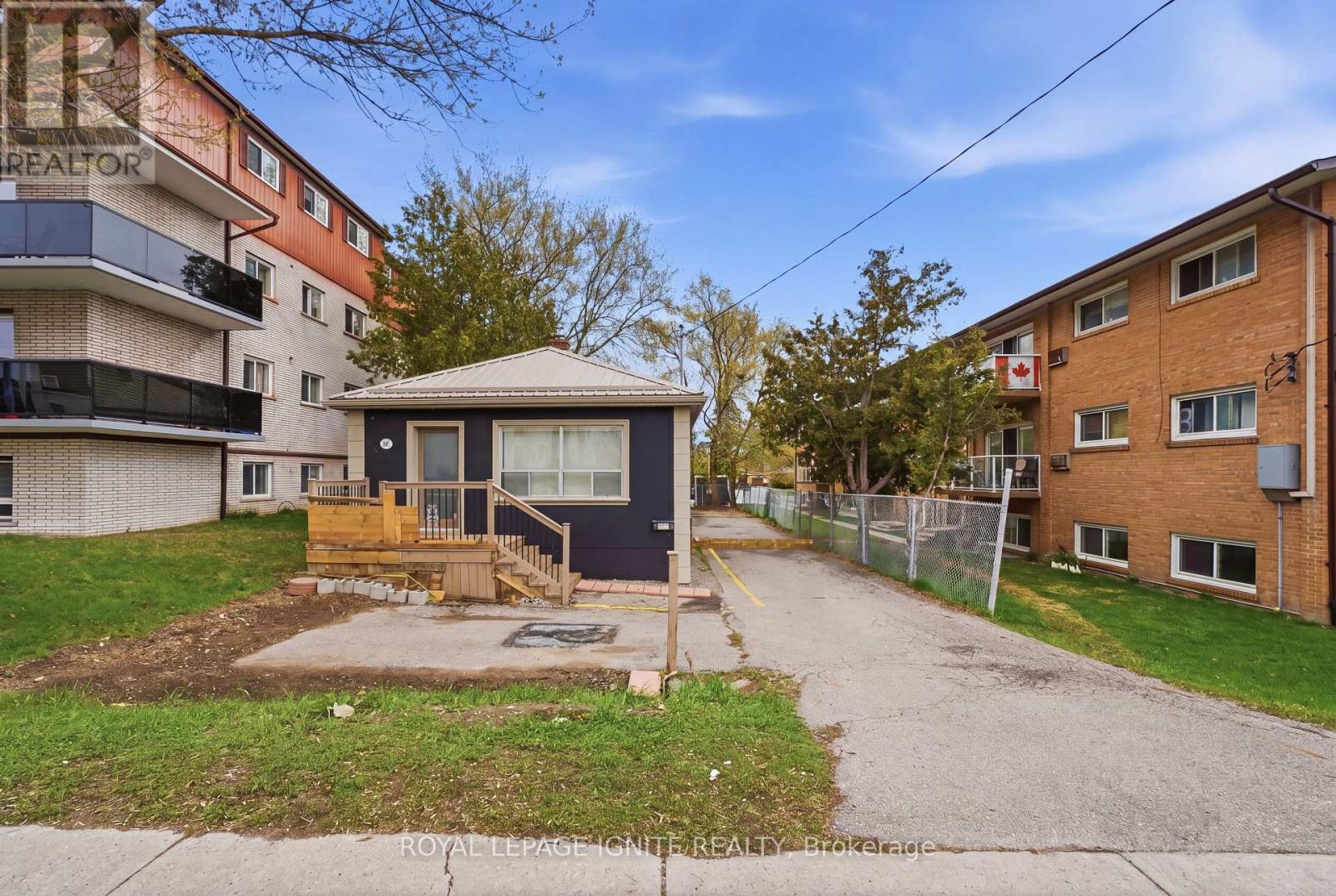 951 Simcoe Street N, Oshawa, Ontario  L1G 4W3 - Photo 2 - E13756406