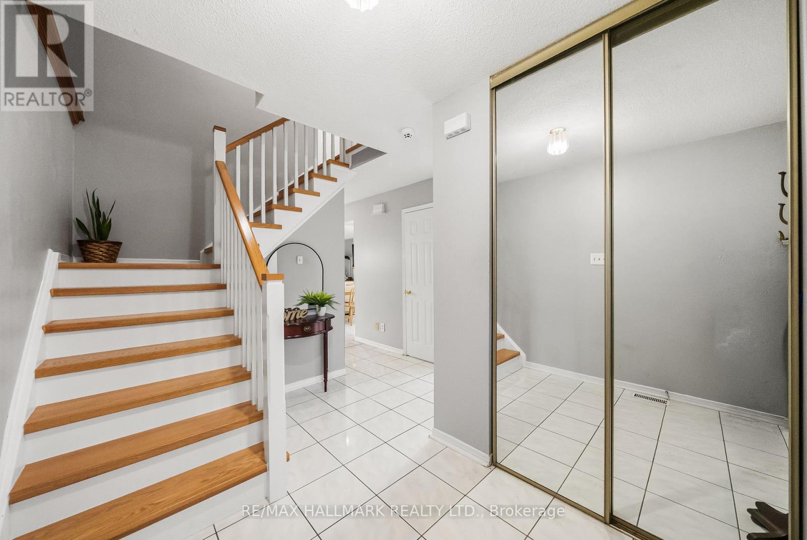 1322 Redwood Lane, Pickering, Ontario L1X 1C5 - Photo 2 - E13756452