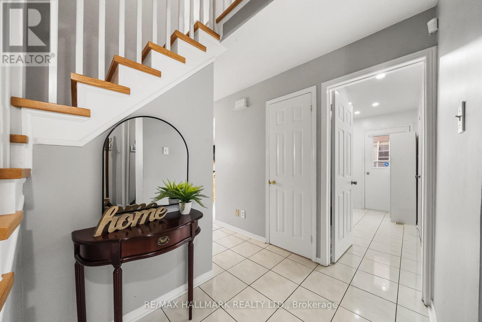 1322 Redwood Lane, Pickering, Ontario L1X 1C5 - Photo 3 - E13756452