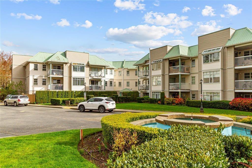 313 9763 140 Street, Surrey, British Columbia  V3T 4M4 - Photo 1 - R3162546