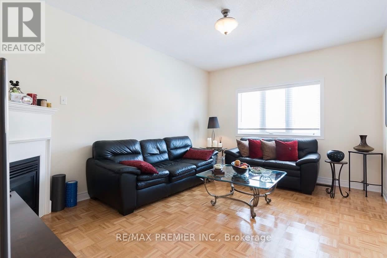 144 Greenview Circle, Vaughan, Ontario  L6A 0B6 - Photo 2 - N13756300