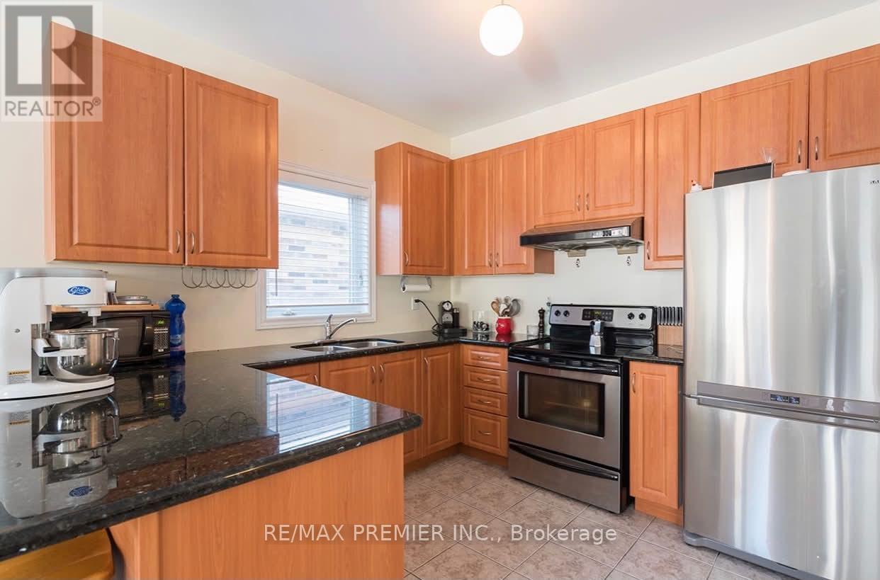 144 Greenview Circle, Vaughan, Ontario  L6A 0B6 - Photo 4 - N13756300