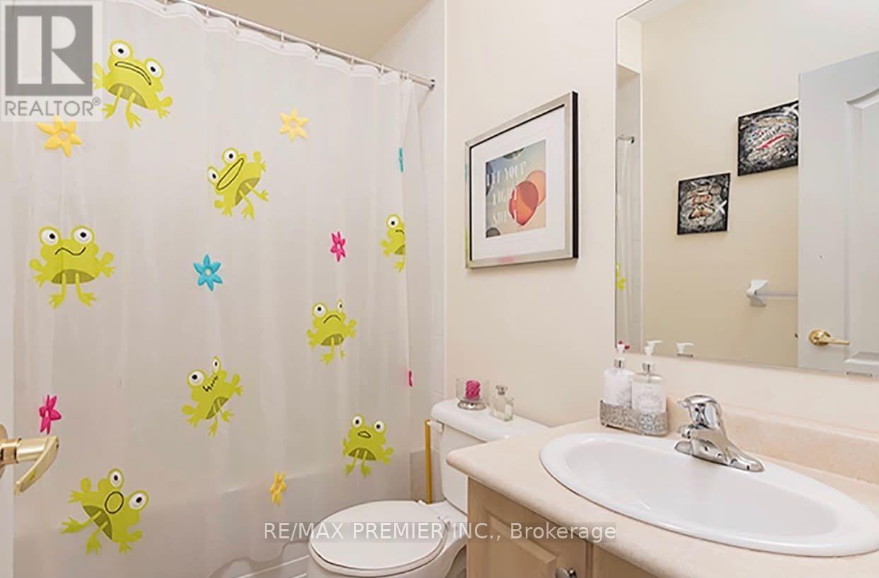 144 Greenview Circle, Vaughan, Ontario  L6A 0B6 - Photo 7 - N13756300