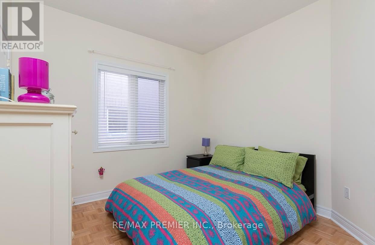 144 Greenview Circle, Vaughan, Ontario  L6A 0B6 - Photo 8 - N13756300