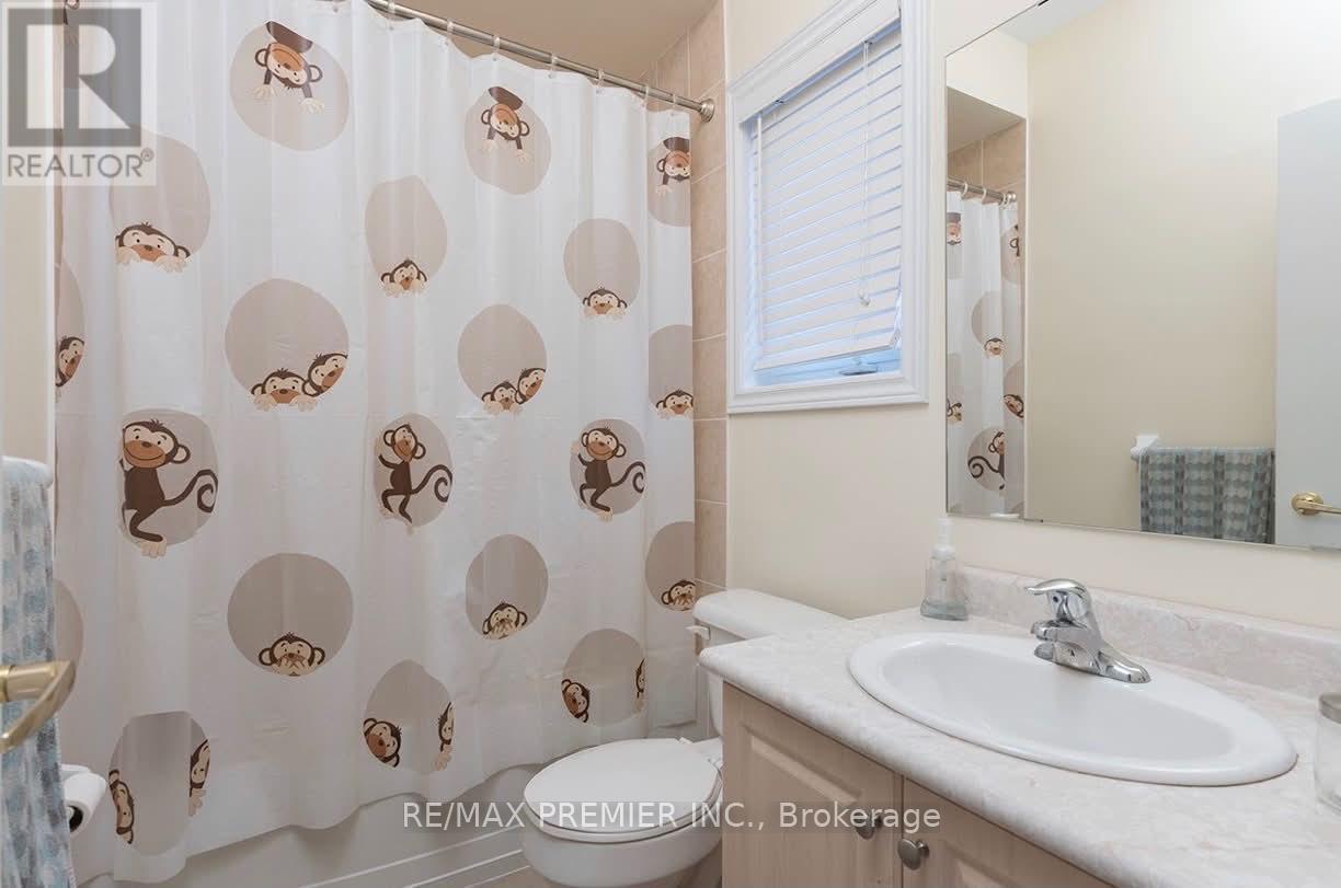 144 Greenview Circle, Vaughan, Ontario  L6A 0B6 - Photo 9 - N13756300