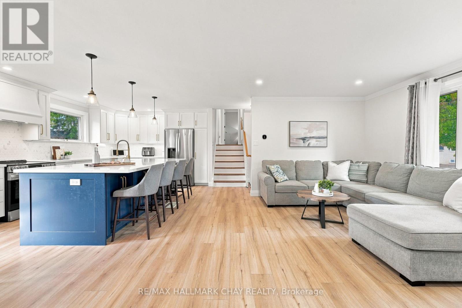 12 Larkdale Crescent, Essa, Ontario L0M 1B0 - Photo 4 - N13756392