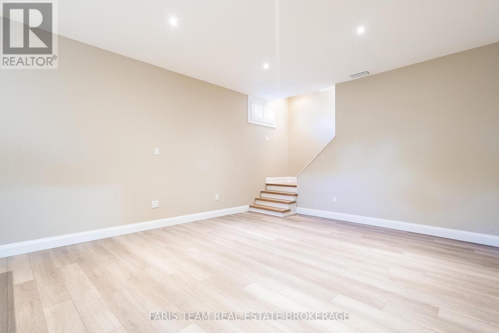 2 Agnes Street, Oro-Medonte, Ontario  L0K 1N0 - Photo 26 - S13756376