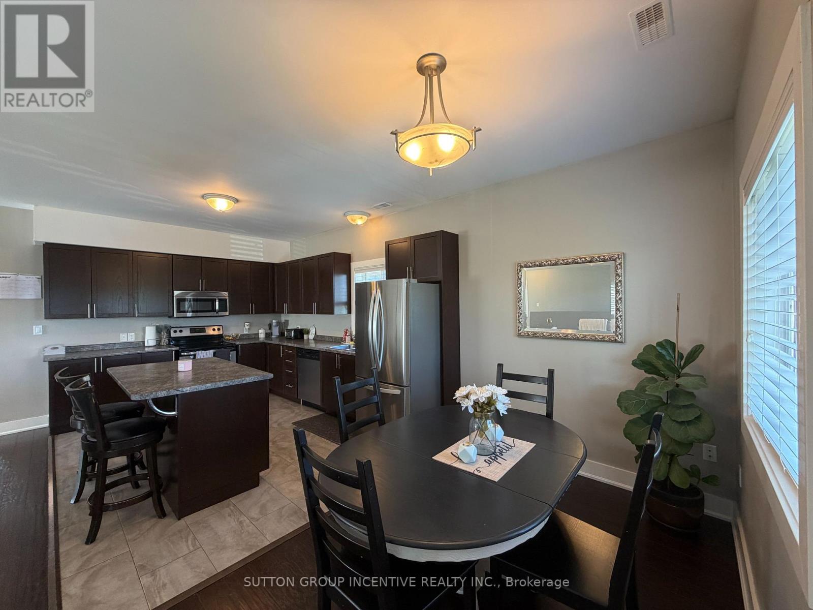 3929 Wood Avenue, Severn (West Shore), Ontario  L3V 6H3 - Photo 6 - S13756492