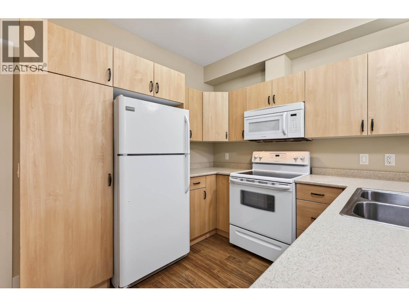 755 Mayfair Street Unit# 300, Kamloops, British Columbia  V2B 5L7 - Photo 4 - 10400145
