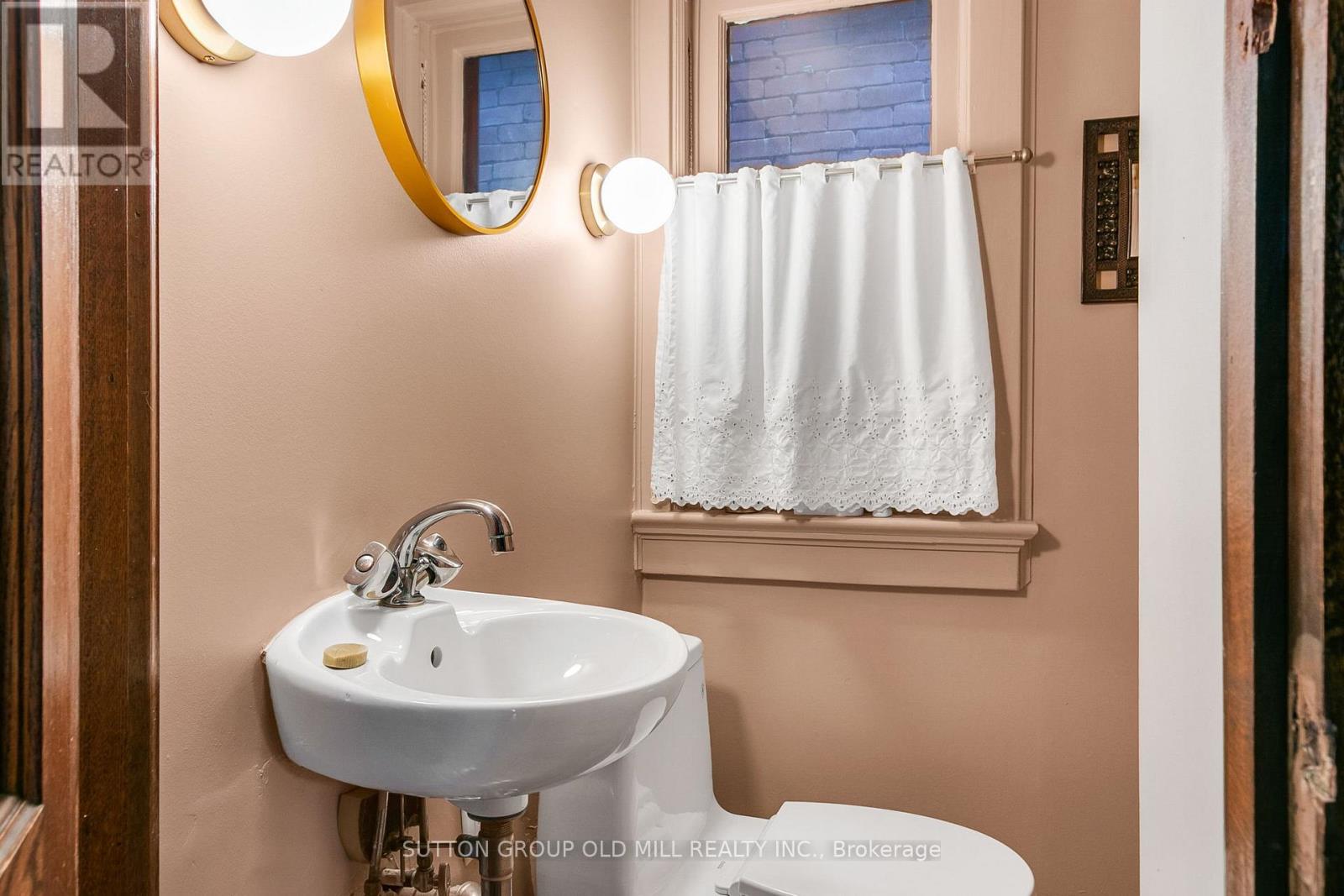 1 Algonquin Avenue, Toronto, Ontario  M6R 1K6 - Photo 22 - W13756324