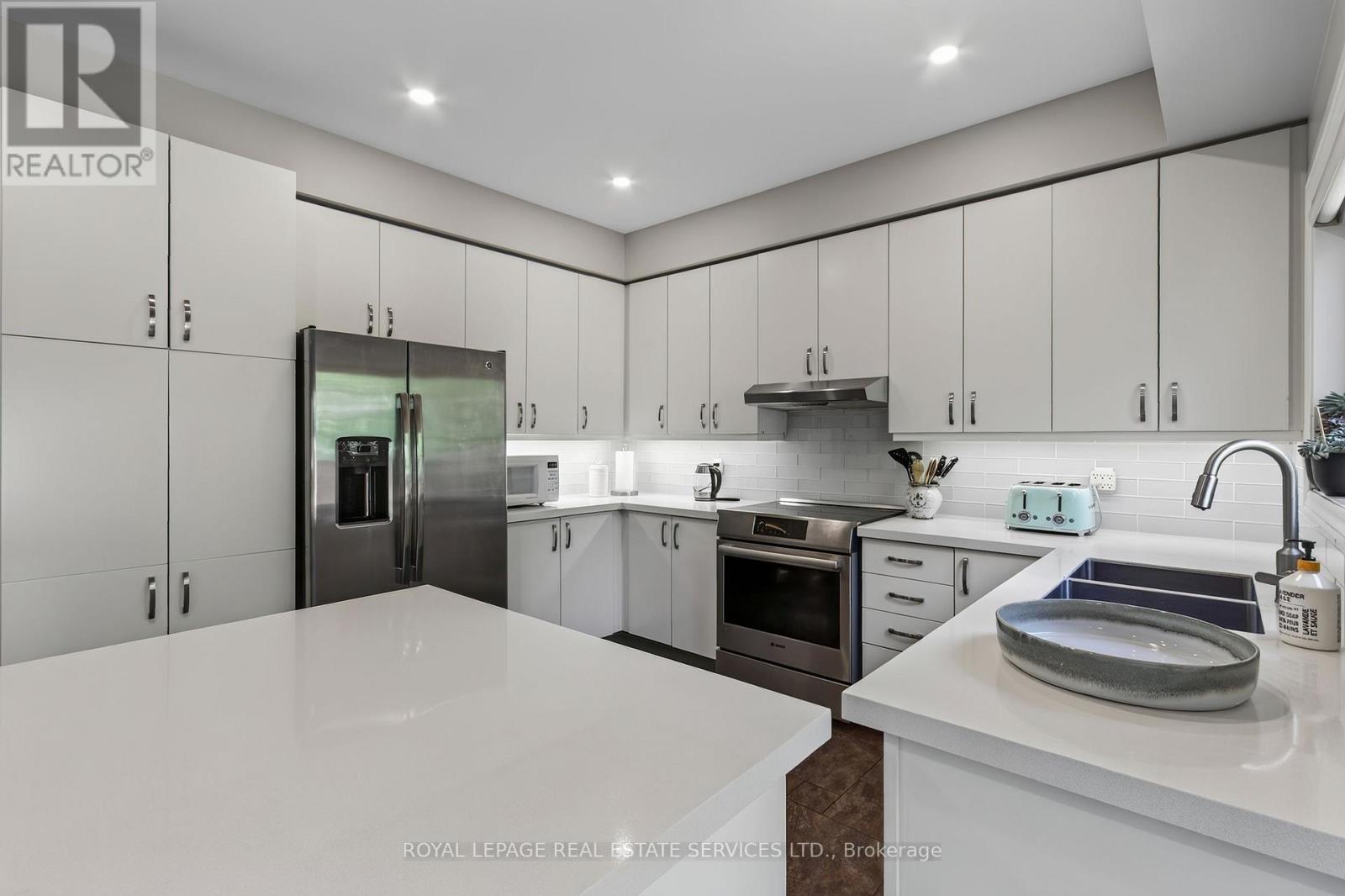 2329 Glenfield Road, Oakville, Ontario  L6M 3V1 - Photo 17 - W13756410
